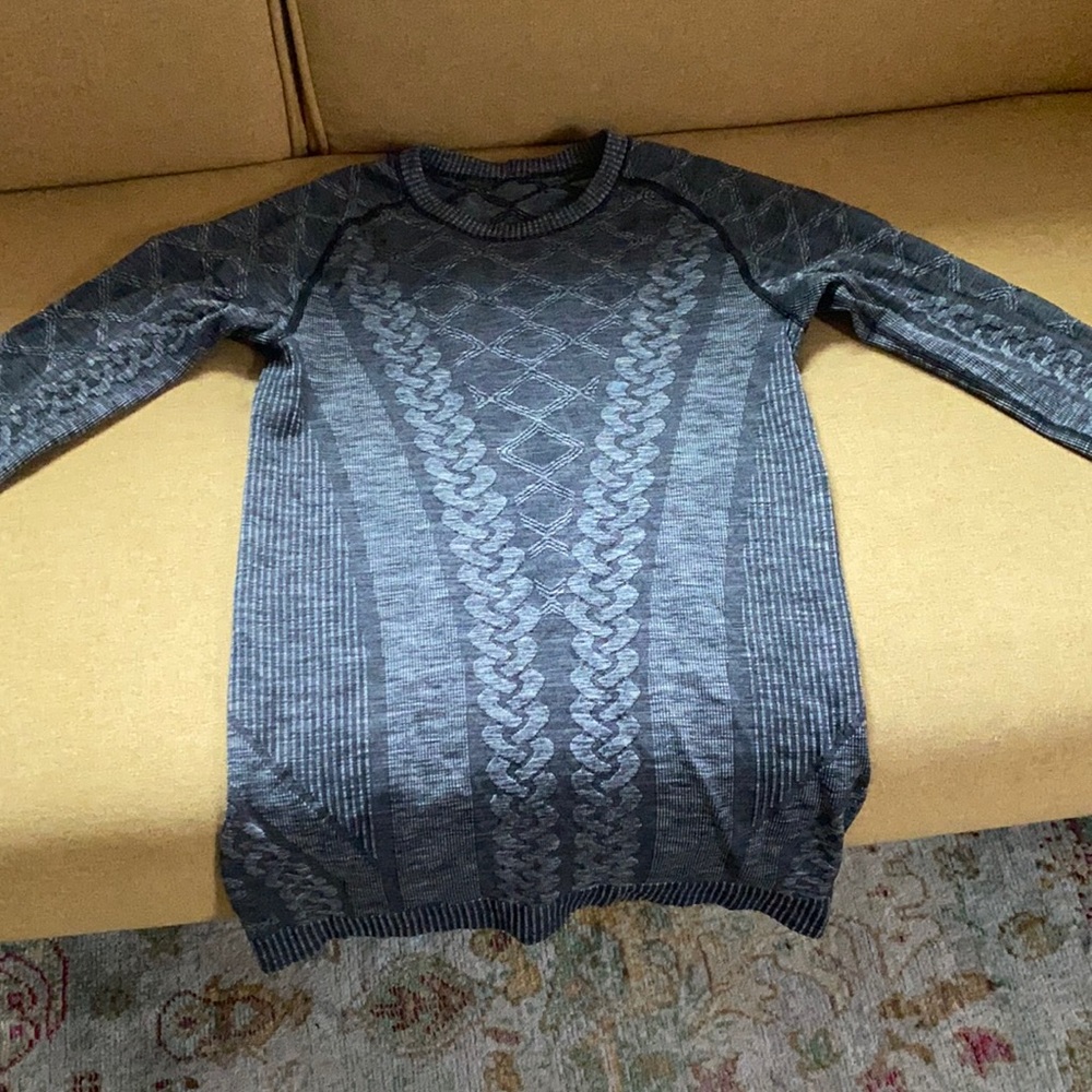 Lululemon Long sleeve top. Size 4 (I believe).